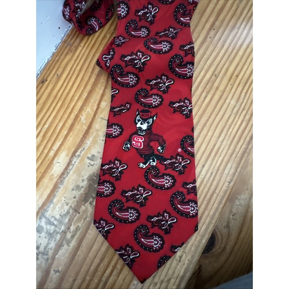 Ncsu North Carolina State Wolfpack Red Black Paisley Neck Tie Silky